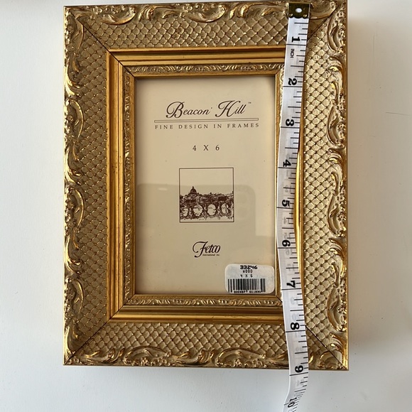 Beacon Hill Fetco International Vintage Wooden Gold 4" x 6" Picture Frame - Picture 14 of 14